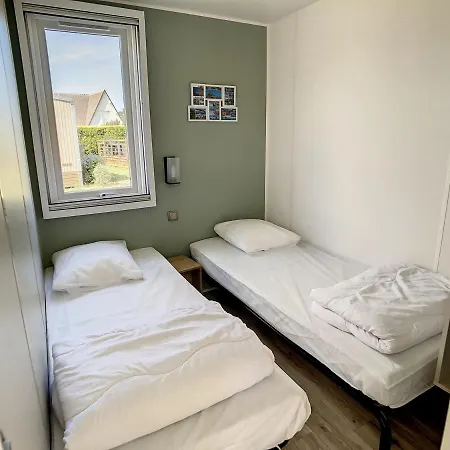 Mobil-home Grand Confort 4 Pers: Piscine Chauffee, Pres De La Plage, Parking Inclus - Fr-1-361a-48 * Jullouville-les-Pins