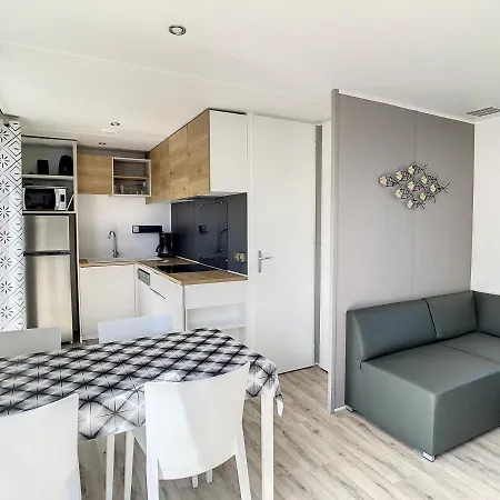 Ferienhaus Mobil-home Grand Confort 4 Pers: Piscine Chauffee, Pres De La Plage, Parking Inclus - Fr-1-361a-48 Jullouville-les-Pins