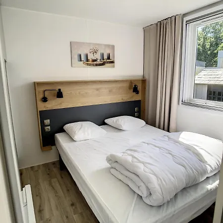 Ferienhaus Mobil-home Grand Confort 4 Pers: Piscine Chauffee, Pres De La Plage, Parking Inclus - Fr-1-361a-48 Jullouville-les-Pins