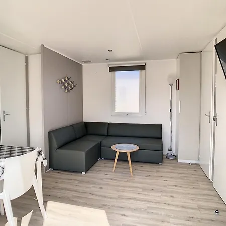 Mobil-home Grand Confort 4 Pers: Piscine Chauffee, Pres De La Plage, Parking Inclus - Fr-1-361a-48 Ferienhaus