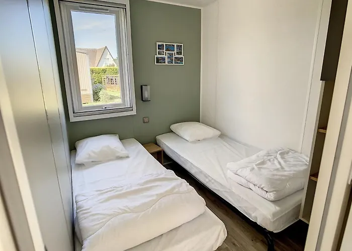 Mobil-home Grand Confort 4 Pers: Piscine Chauffee, Pres De La Plage, Parking Inclus - Fr-1-361a-48 * Jullouville-les-Pins