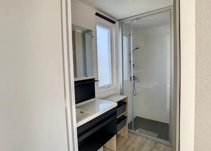 Mobil-home Grand Confort 4 Pers: Piscine Chauffee, Pres De La Plage, Parking Inclus - Fr-1-361a-48 * Jullouville-les-Pins