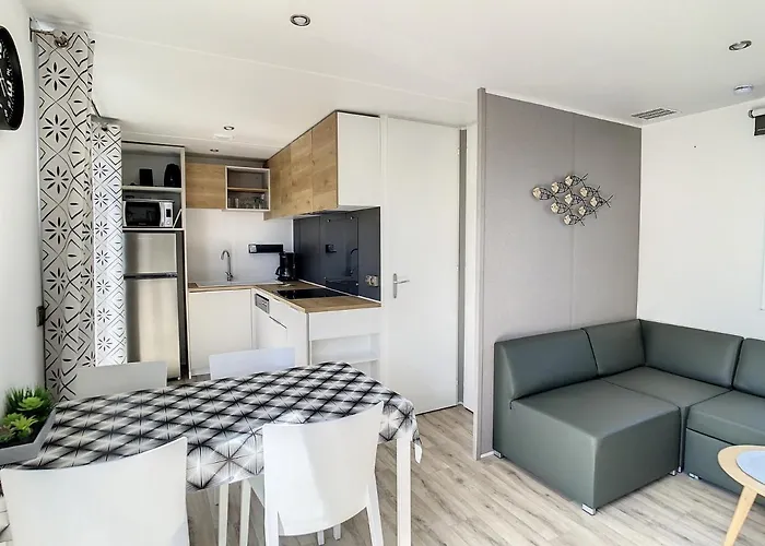 Prázdninový dům Mobil-home Grand Confort 4 Pers: Piscine Chauffee, Pres De La Plage, Parking Inclus - Fr-1-361a-48 Jullouville-les-Pins