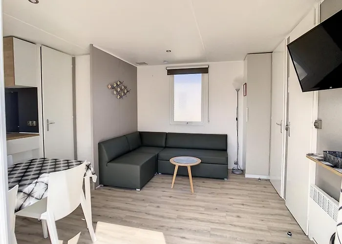 Mobil-home Grand Confort 4 Pers: Piscine Chauffee, Pres De La Plage, Parking Inclus - Fr-1-361a-48 Prázdninový dům